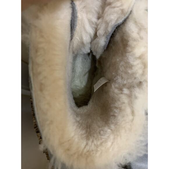 Ugg Women's Gray Bootie Lace Up W/Bow & Shiny Silver Snowflakes sz 8 - Picture 10 of 12